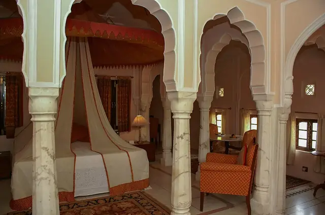 Hotels & heritage stays